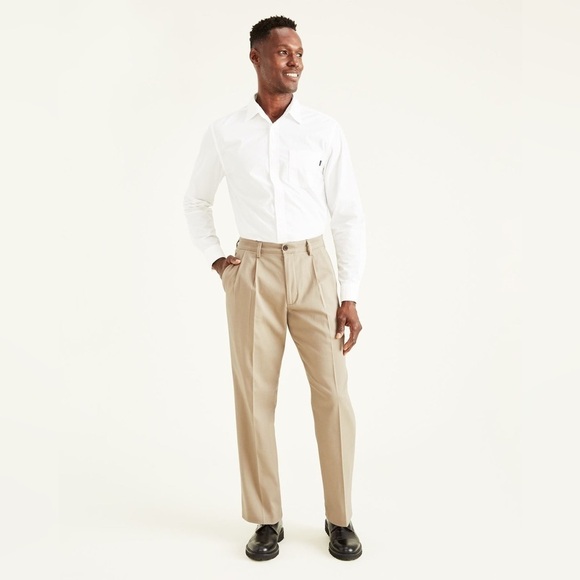 Dockers Easy Stretch Khakis Pleated in Classic Fit in Khaki - Picture 1 of 8